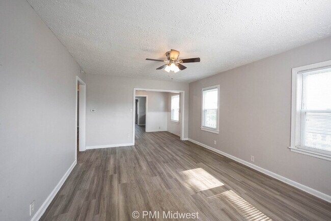 Building Photo - "Charming 3-Bedroom Home in Beech Grove - Cozy Living with Ample Space!"