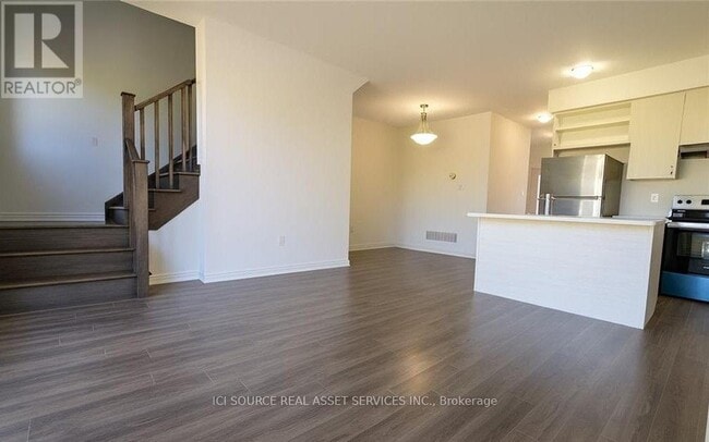 Building Photo - 933 Amand Dr