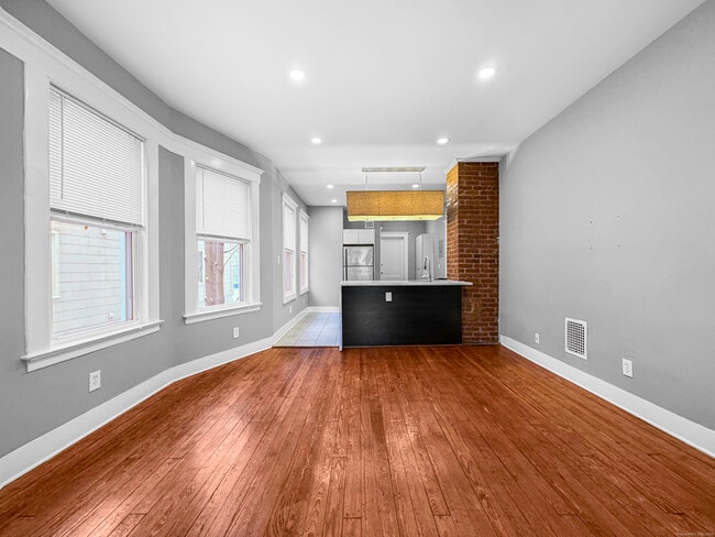 Building Photo - 248 Nicoll St