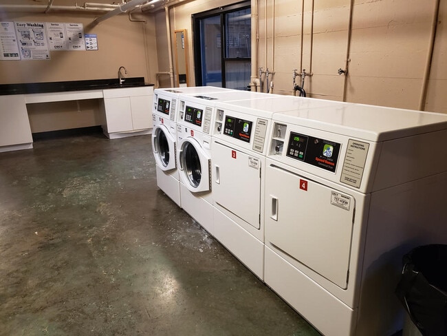 Building Photo - Bay Ridge Court - 2 bedrooms