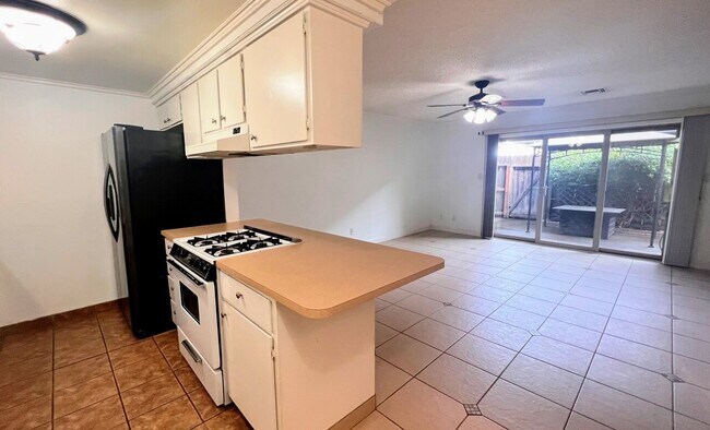 Foto del edificio - 2410 W Turner Rd