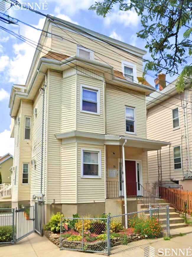 Building Photo - 36 Florence St
