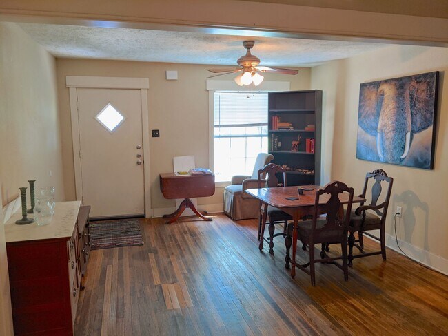 Building Photo - AUGUST 2025 PRE-LEASE! Charming 4 Bed, 3 B...