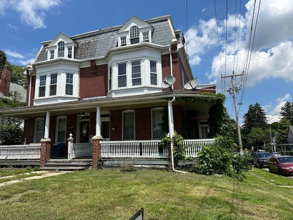 Primary Photo - 1123 E King St