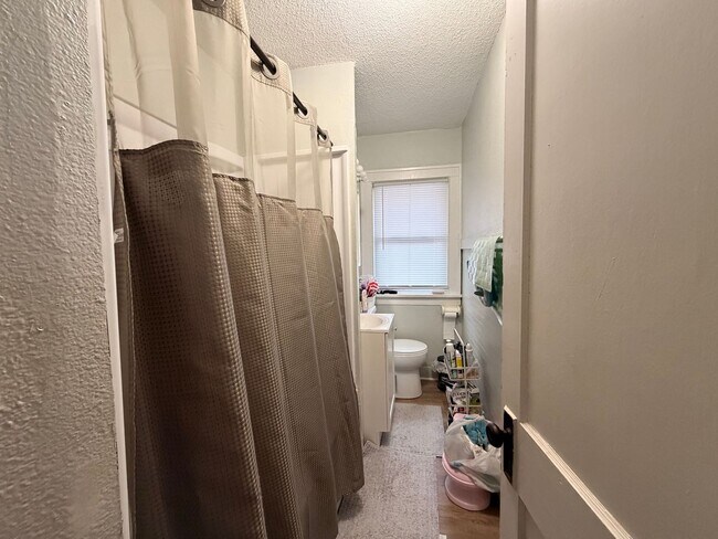 Foto del edificio - 2 Bedroom House - Updated $875