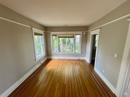 Building Photo - Gorgeous 2 bed Craftsman in Queen Anne! Open house Saturday!