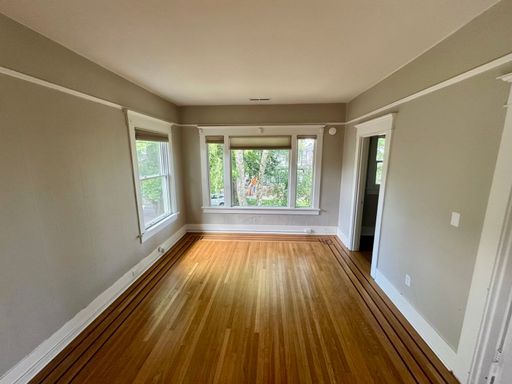 Foto del edificio - Gorgeous 2 bed Craftsman in Queen Anne! Open house Saturday!