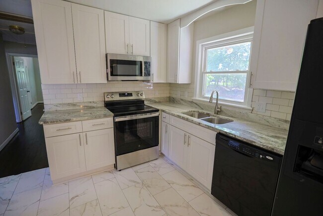 Foto del edificio - Fully Remodeled & Move-in Ready!