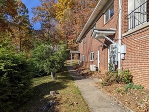 Building Photo - 433 Hillcrest Cir
