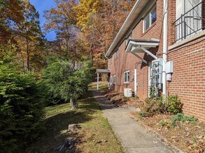 Building Photo - 433 Hillcrest Cir