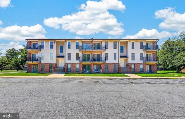 Building Photo - 1001 White Oak Rd