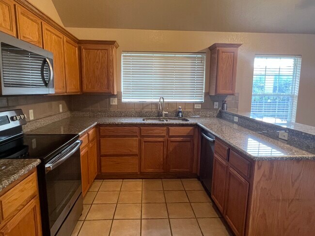 Foto del edificio - 8400 Aspen Hills Dr
