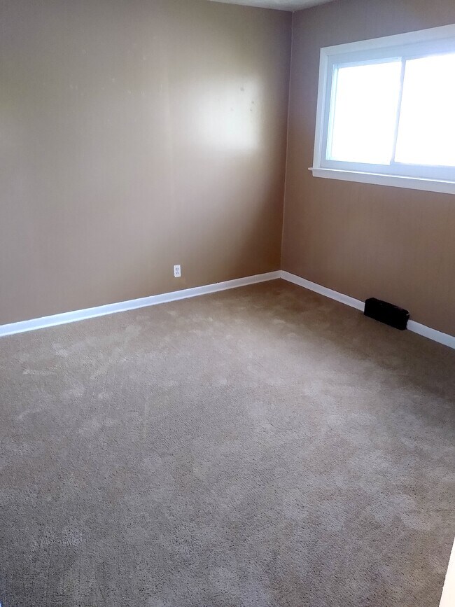 Building Photo - Wonderful Racine 3BR single family home