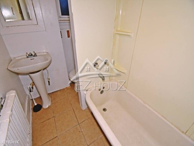 Building Photo - 2 br, 1 bath Apartment - 3221 Mondawmin Ave,2