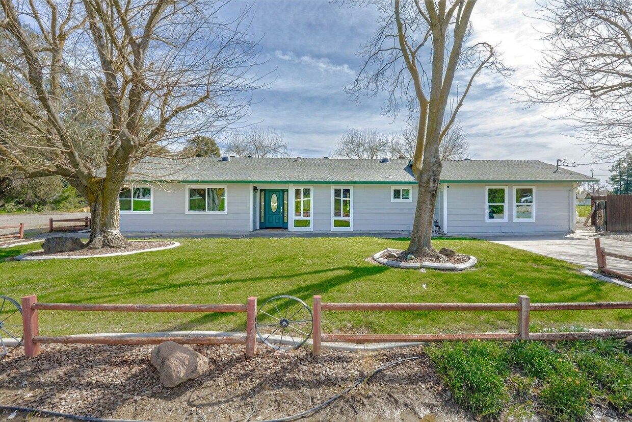 Foto principal - 25265 Carlsbad Avenue