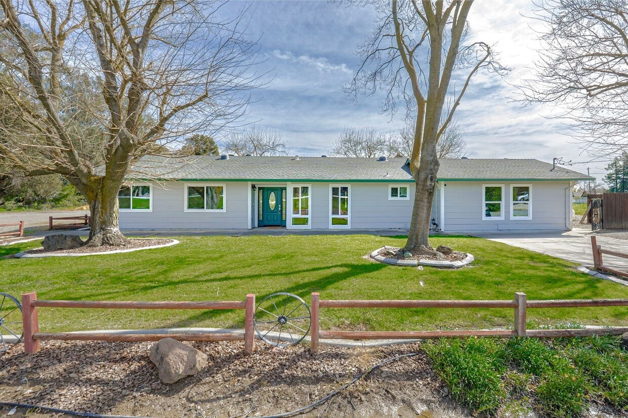 Primary Photo - 25265 Carlsbad Avenue