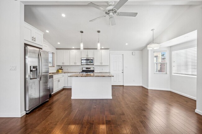 Building Photo - 9501 Ronda Ave