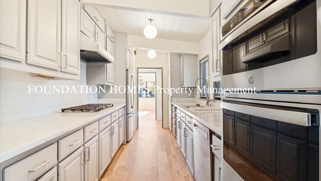 Building Photo - Newly Remodeled Eichler - A/C - 2 Car Gara...