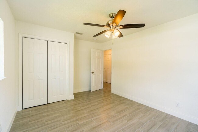 Foto del edificio - 700 NW 2nd Way