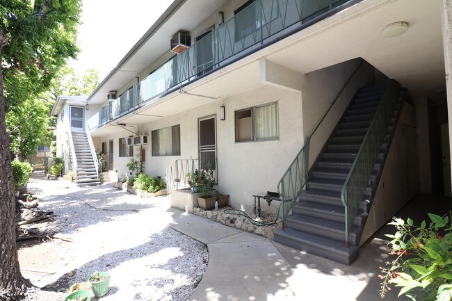 Foto del edificio - 440 E San Jose Ave