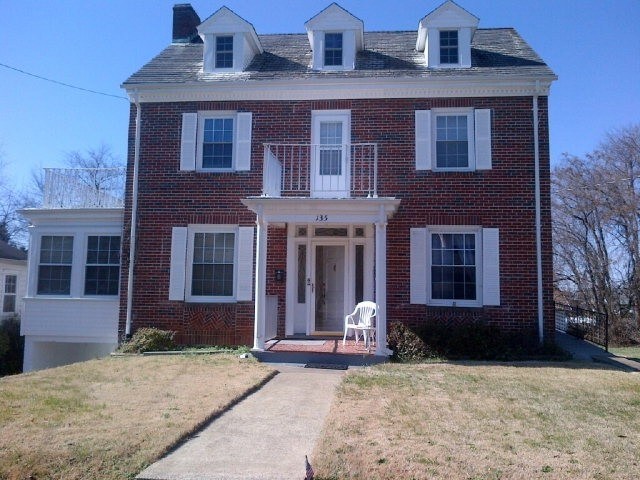 Building Photo - 135 Howeland Cir