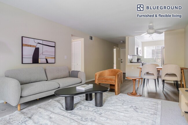 Foto del edificio - 250 S San Fernando Blvd