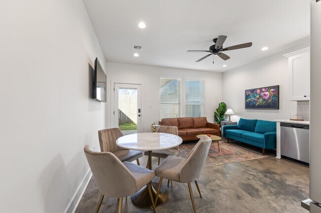 Foto del edificio - 500 Highland Oaks Ln