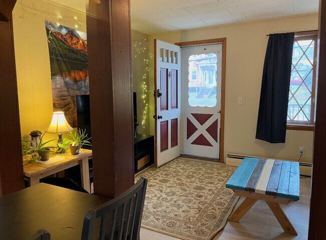Foto del edificio - 3 Bedroom Apartment Superior South End Location Burlington Available 7/1