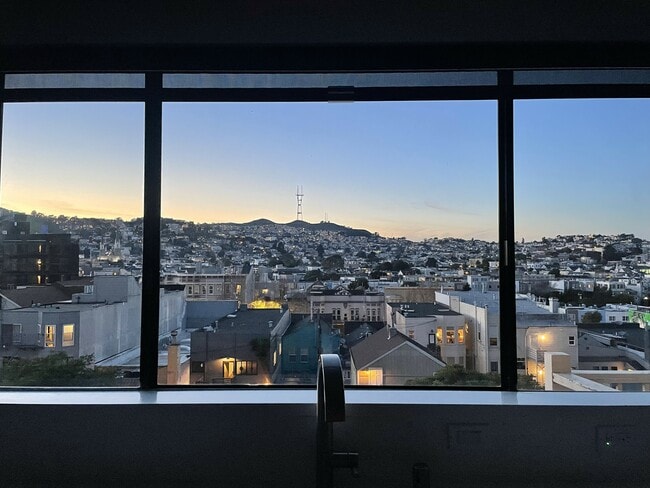 Building Photo - 120 Coleridge St