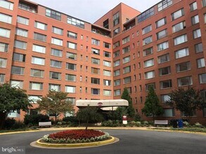 Building Photo - 1111 Arlington Blvd