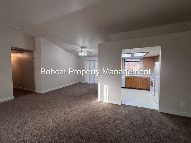 Building Photo - 988 Blue Ridge Dr