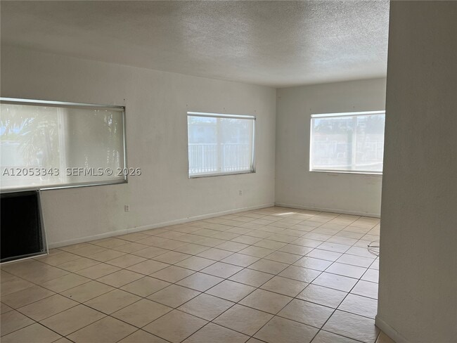 Building Photo - 1185 Marseille Dr