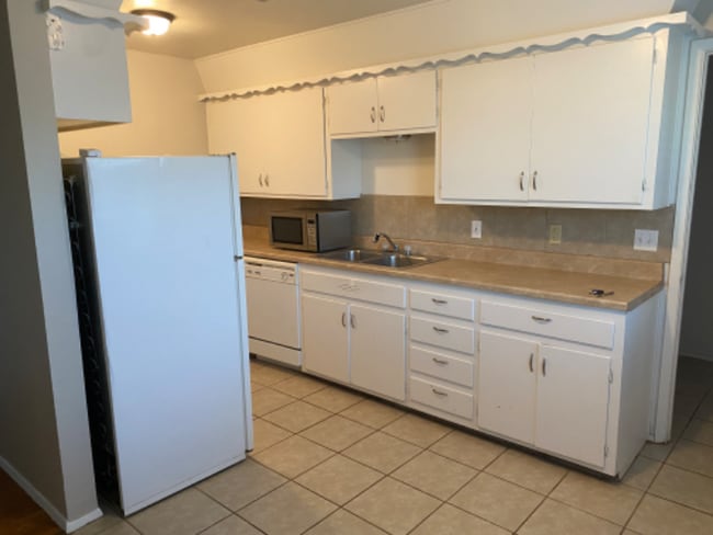 Building Photo - 309 Circle Dr