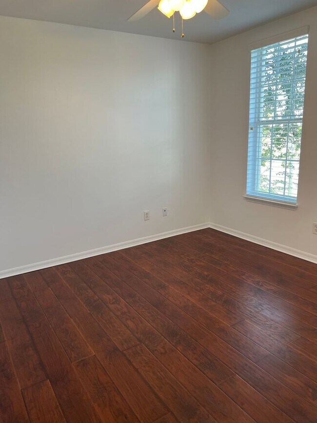 Foto del edificio - 2 bed 2 bath for lease rent 1020-201 Siena...