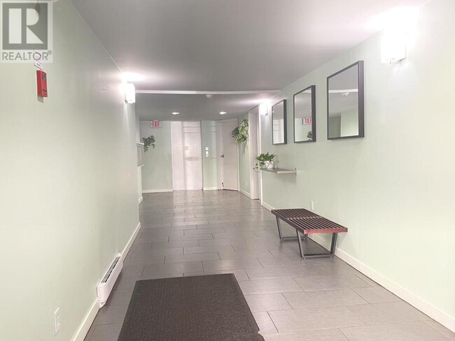 Photo du bâtiment - 828-828 Gilford St