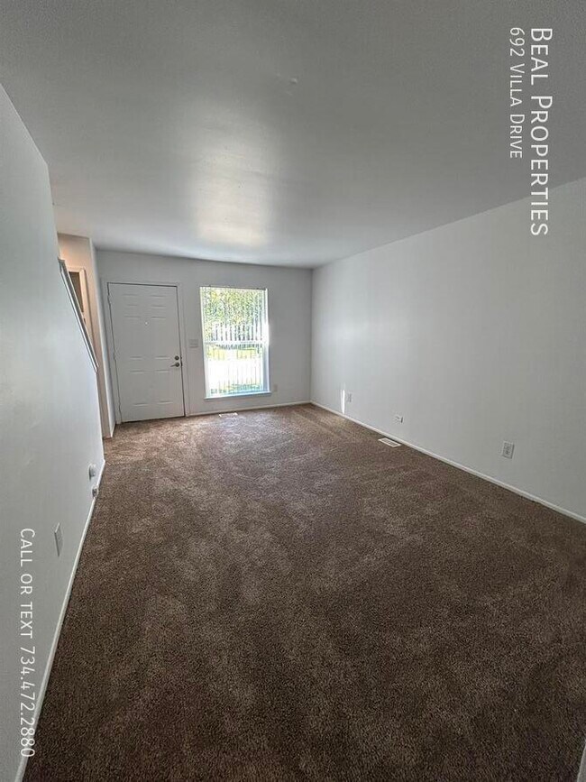 Building Photo - 692 Villa Dr