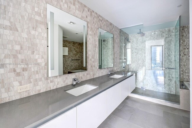 Foto del edificio - 88 SW 7th St