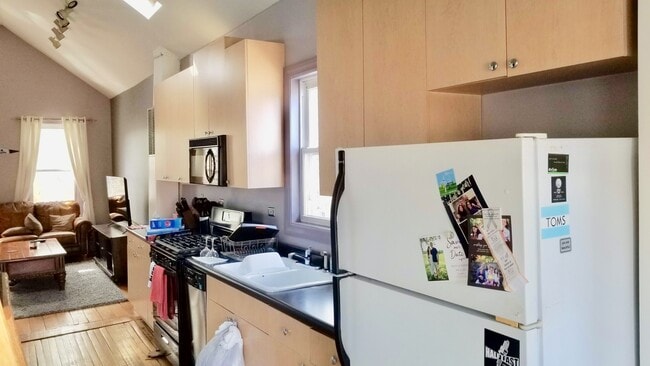 Kitchen - 1239 N Marion Ct
