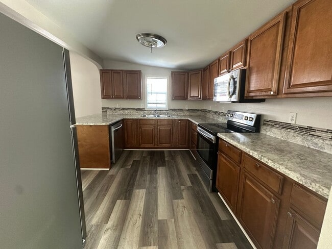 Building Photo - Welcome to this stunning 4-bedroom, 2-bath...