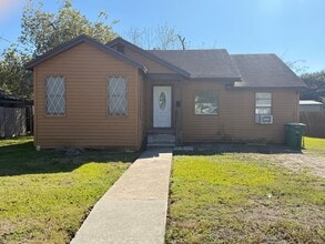 Building Photo - 1003 E Sabine St