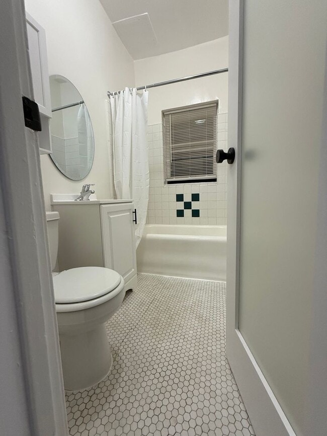 Building Photo - STUDIO $1495 LOS FELIZ HARDWOODS EXPOSED B...