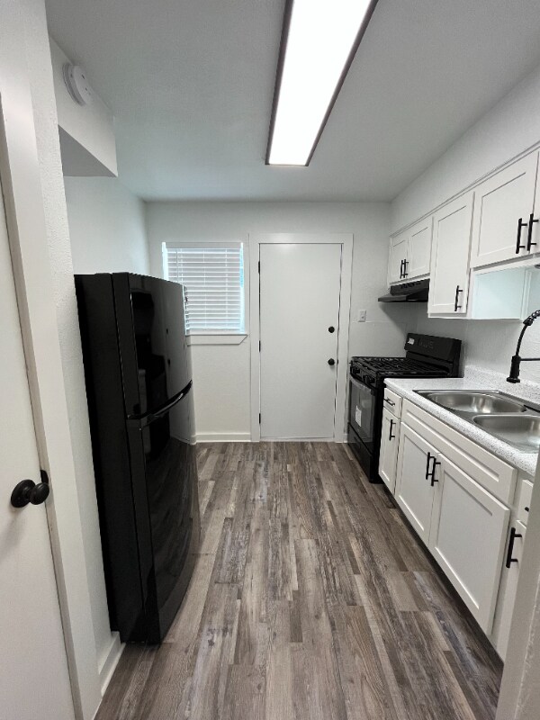 Building Photo - 2507 Airport Cir