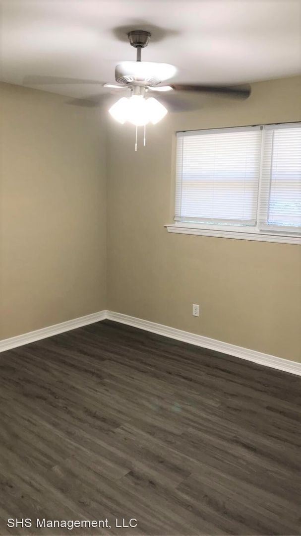 Building Photo - 6 br, 3 bath House - 207 Iris Circle