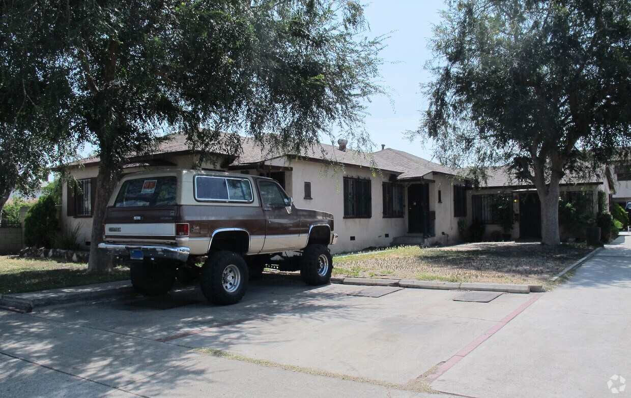 Building Photo - 6628 Jaboneria Rd
