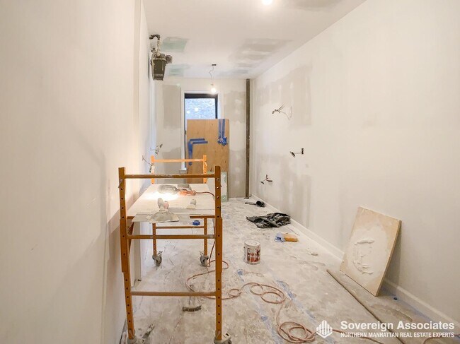 Building Photo - 2758 Holland Ave