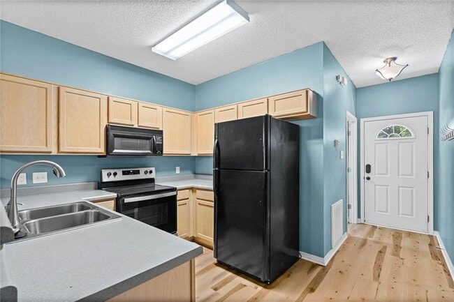 Building Photo - 732 Willow Bridge Dr W