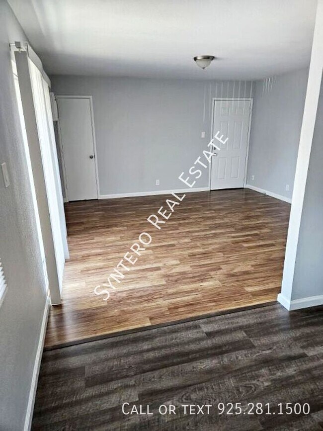 Foto del edificio - 4819 Clayton Rd