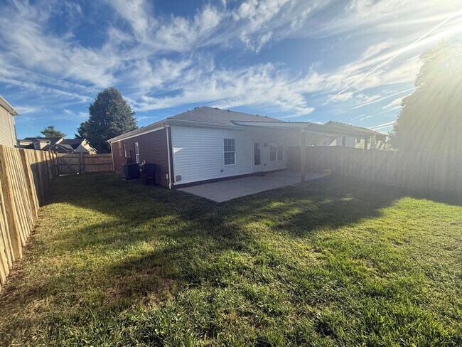 Foto del edificio - 858 Melanie Ln