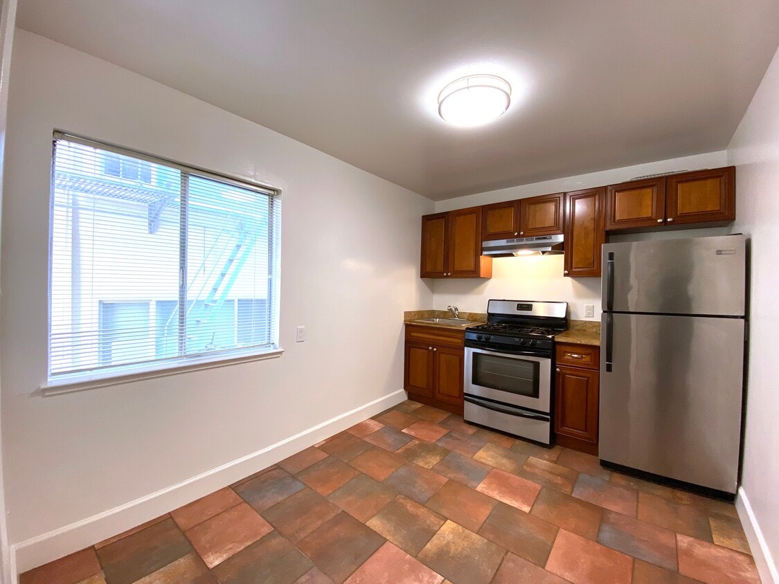 Primary Photo - 121 Broderick St