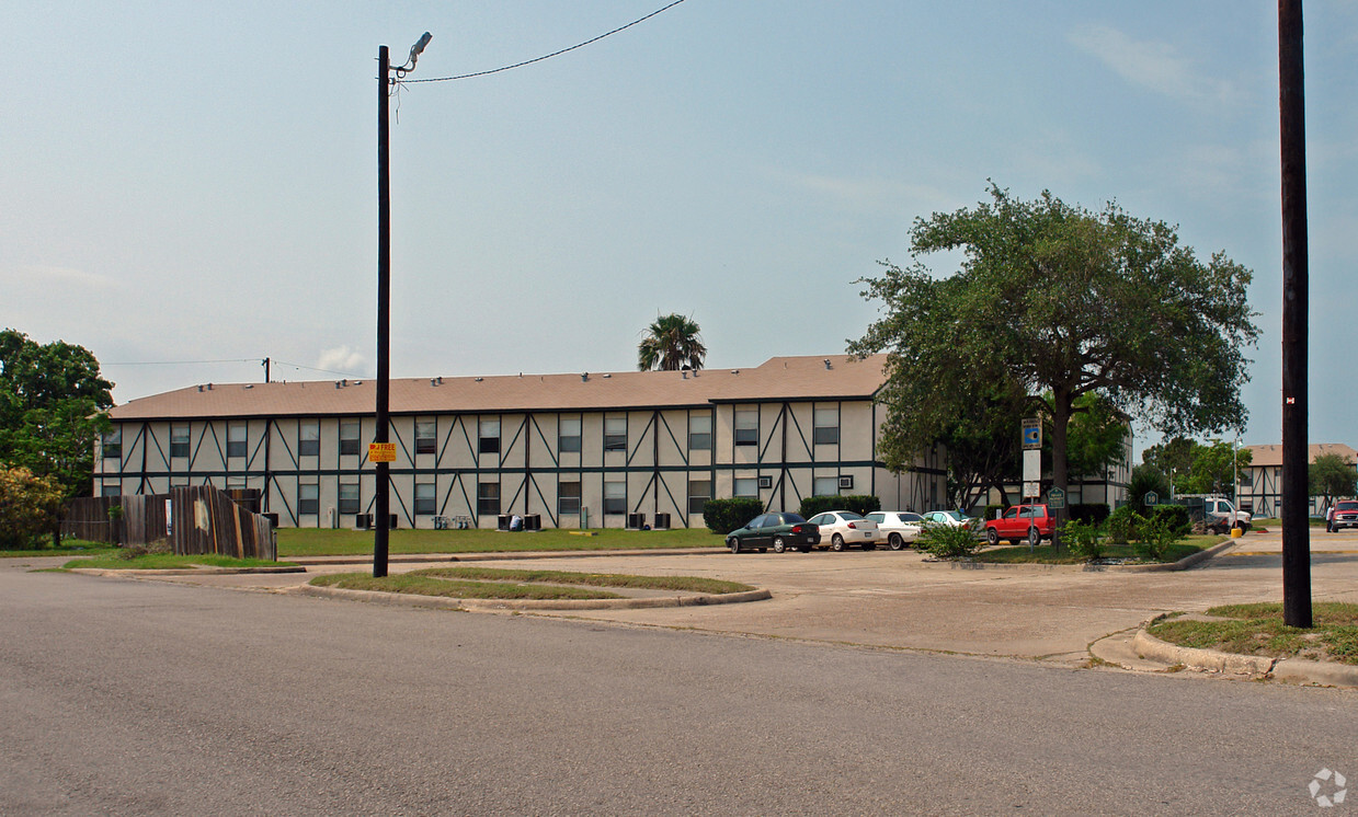 Foto del edificio - Castle Manor Apartments